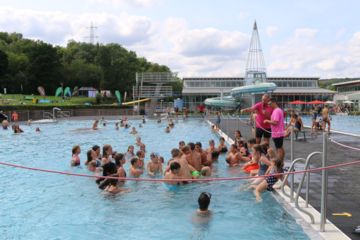 Freibadfest — Familien im Familienbad Freier Grund